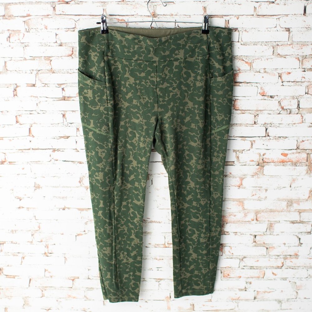 Cabi Marathon Leggings Women's XL Green Camouflage Print